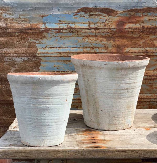 English Tumbled Pots Medium in Atlantis